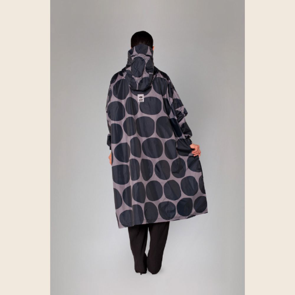 rain-kiss-poncho-black-polka-id122883-4-big_3740-4.jpg
